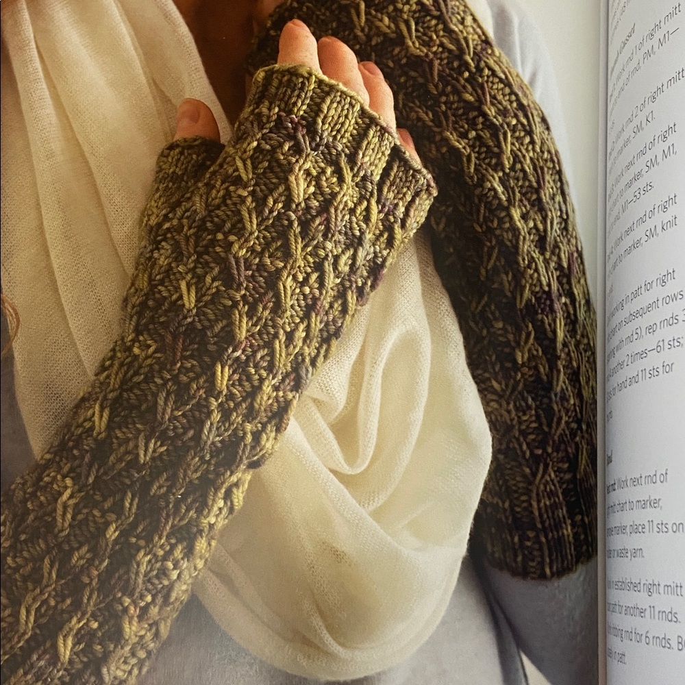 BOOK: KNIT COZY STASH BUSTING BOOK J.Lucas EUC soft-back - Picture 2 of 16